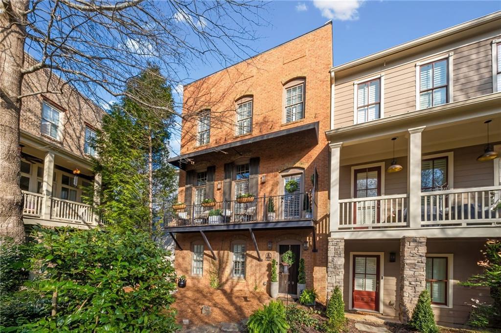 709 Hammond Dr., Woodstock, GA 30188