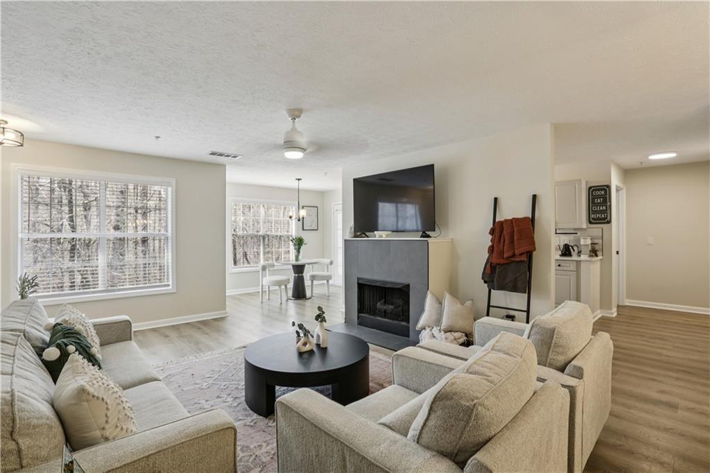 322 Streamside Dr., Roswell, GA 30076