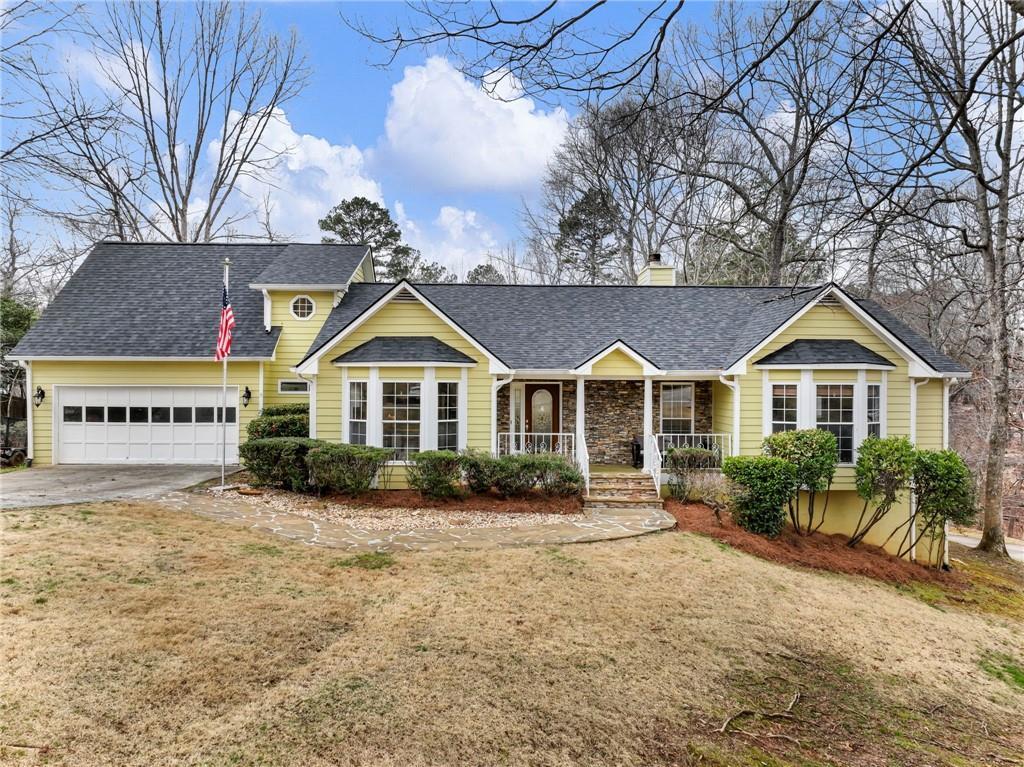6650 Lake Run Dr., Flowery Branch, GA 30542