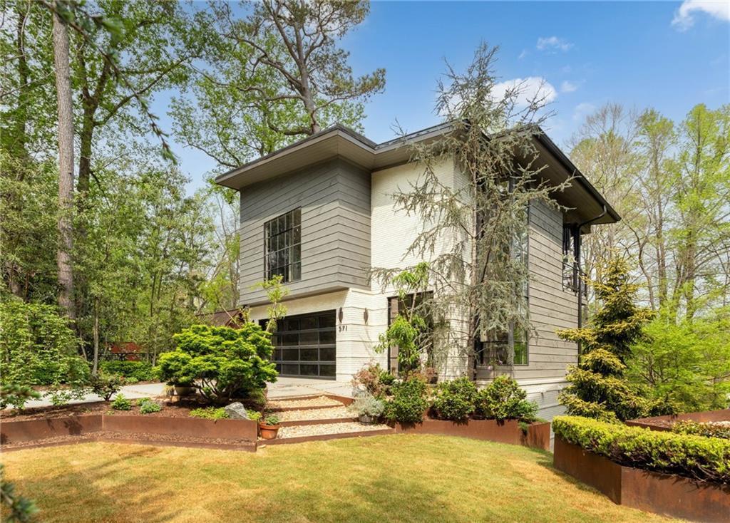 571 Overbrook Dr., Atlanta, GA 30318