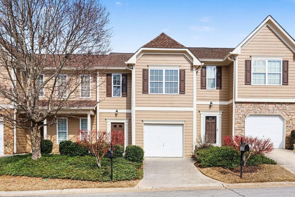 6632 Splashwater Dr., Flowery Branch, GA 30542