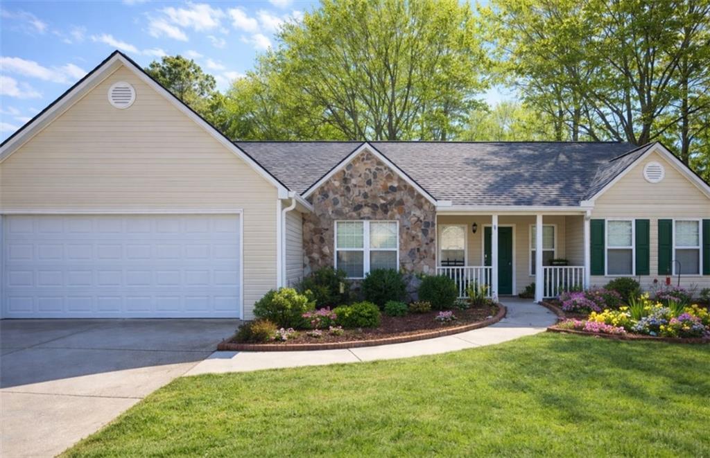 940 Willow Springs Ct., Loganville, GA 30052