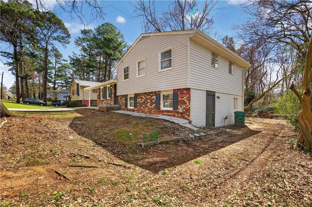 2717 Shelley Ln., Ellenwood, GA 30294