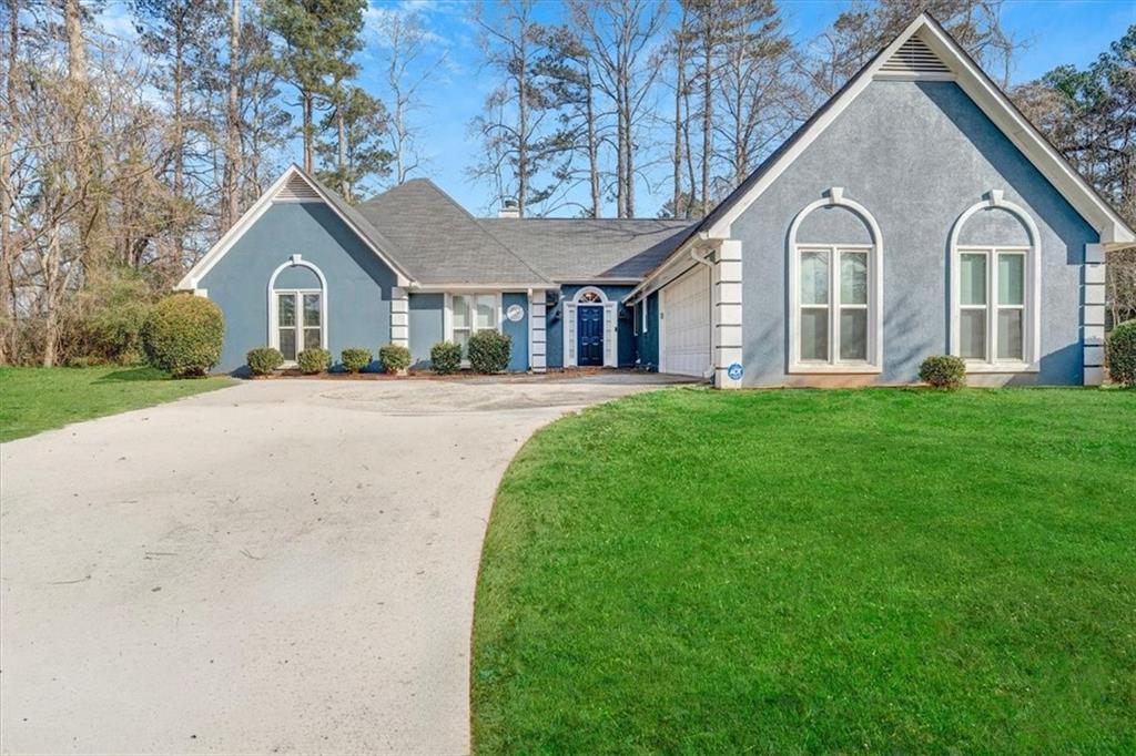 752 Stone Breeze Ln., Stone Mountain, GA 30087