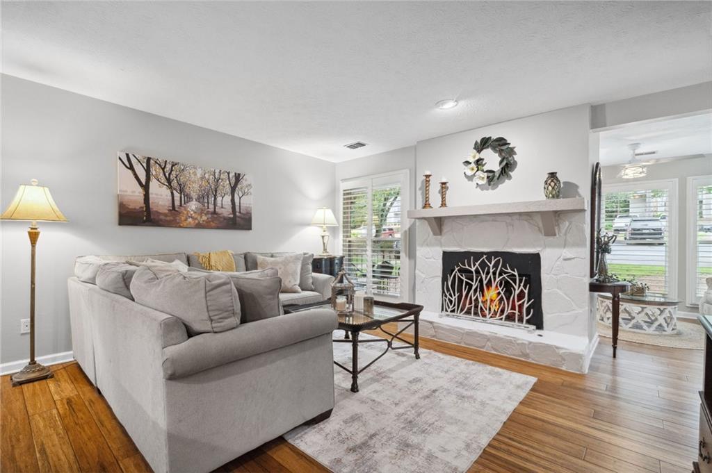 3408 Lake Pointe Cir., Roswell, GA 30075