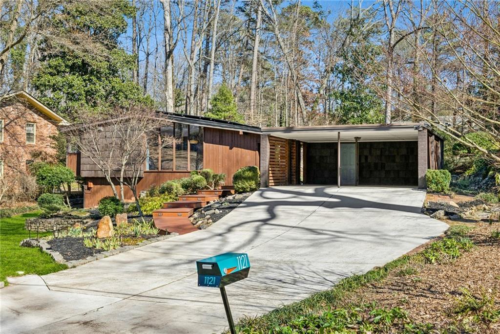 1121 Vistavia Cir., Decatur, GA 30033