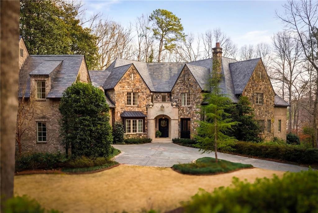 660 W Conway Dr., Atlanta, GA 30327