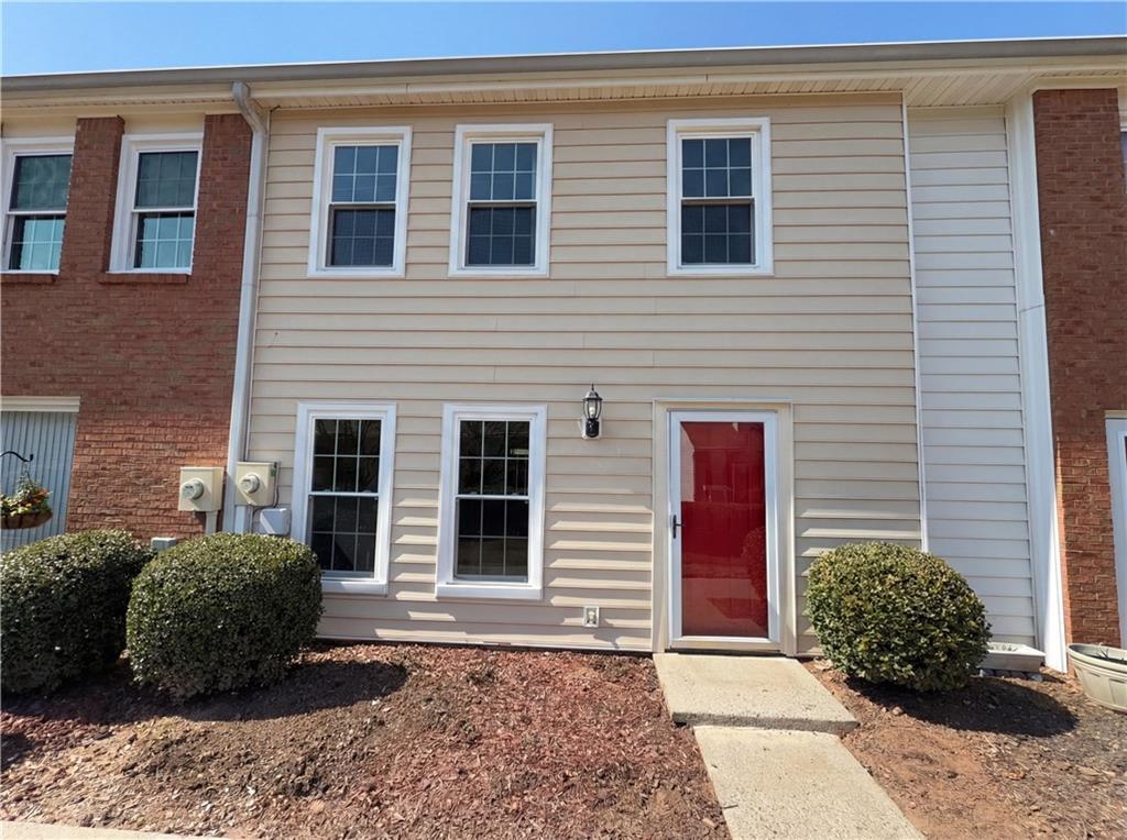 209 High Creek Dr., Roswell, GA 30076