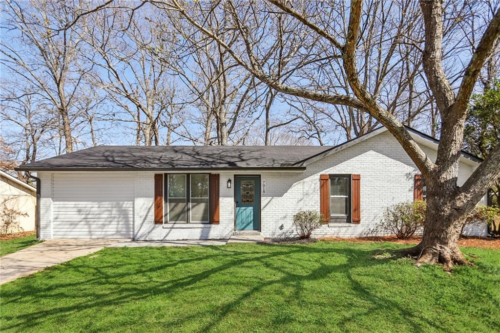 7018 Stephens Dr., Rex, GA 30273