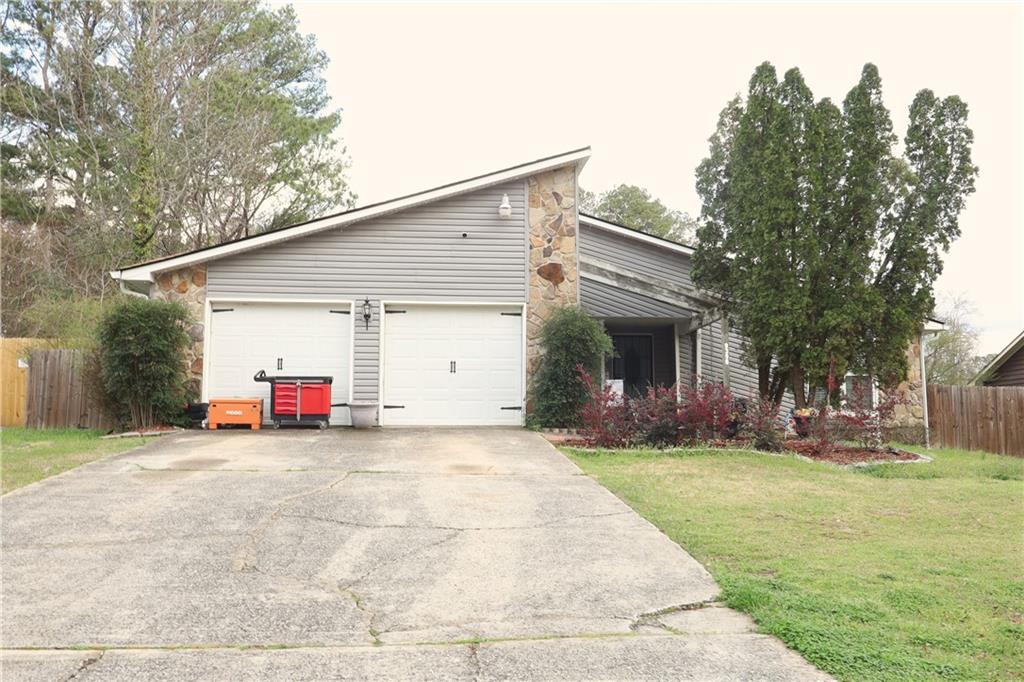 9396 Forest Knoll Dr., Jonesboro, GA 30238