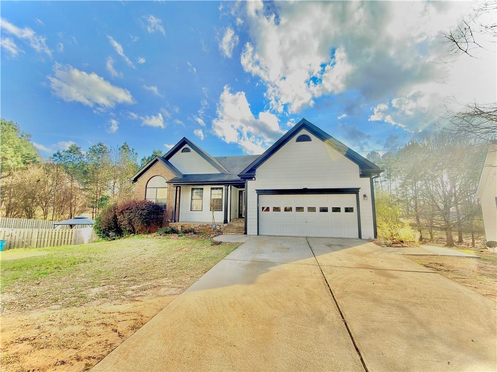 557 Vickers Ln., Locust Grove, GA 30248