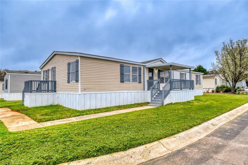 1060 Fairmont Dr., Hampton, GA 30228