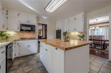 220 Saddle Lake Dr., Roswell, GA 30076