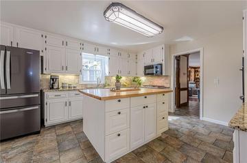 220 Saddle Lake Dr., Roswell, GA 30076