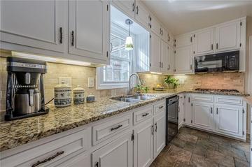 220 Saddle Lake Dr., Roswell, GA 30076