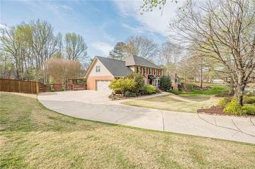 220 Saddle Lake Dr., Roswell, GA 30076