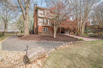 220 Saddle Lake Dr., Roswell, GA 30076
