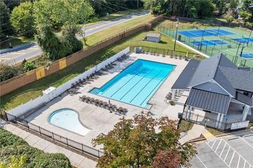 220 Saddle Lake Dr., Roswell, GA 30076