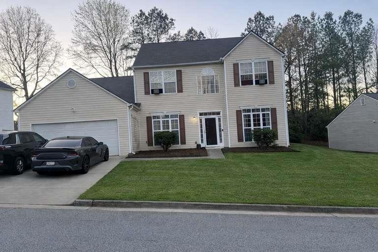 835 Shadow Lake Dr., Lithonia, GA 30058