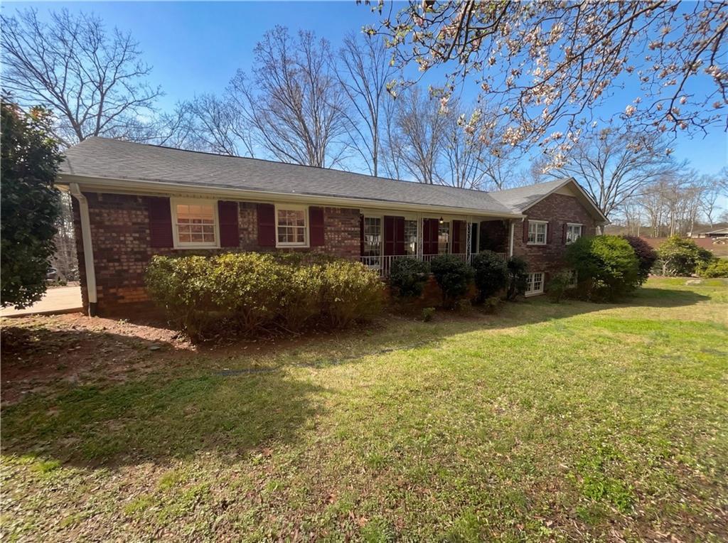 6439 Shore Dr., Douglasville, GA 30135