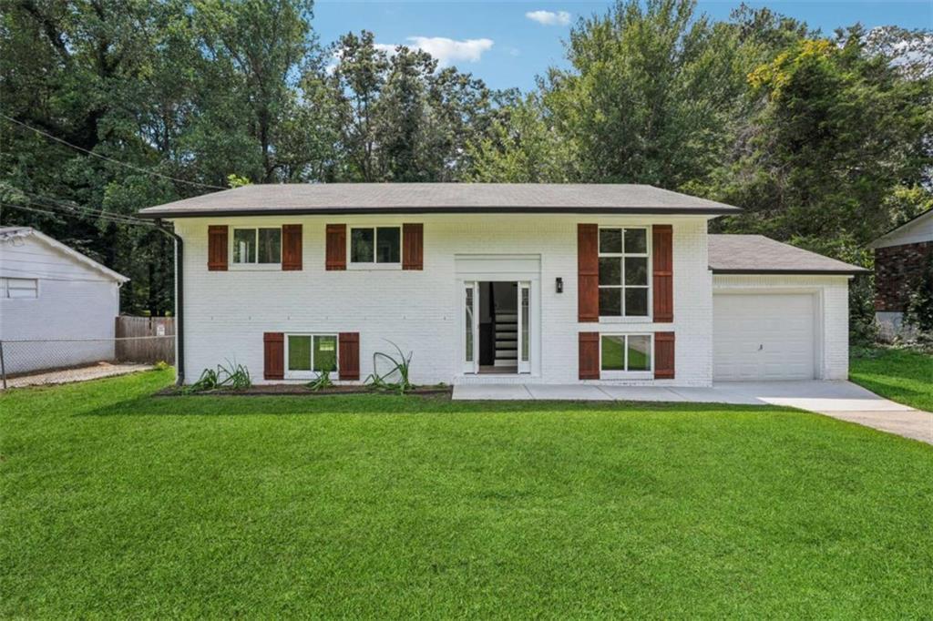 1349 Heather Cir., Riverdale, GA 30296