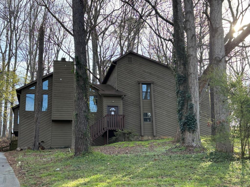 136 Creekview Dr., Woodstock, GA 30188