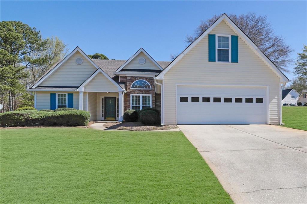6185 Devonshire Dr., Flowery Branch, GA 30542