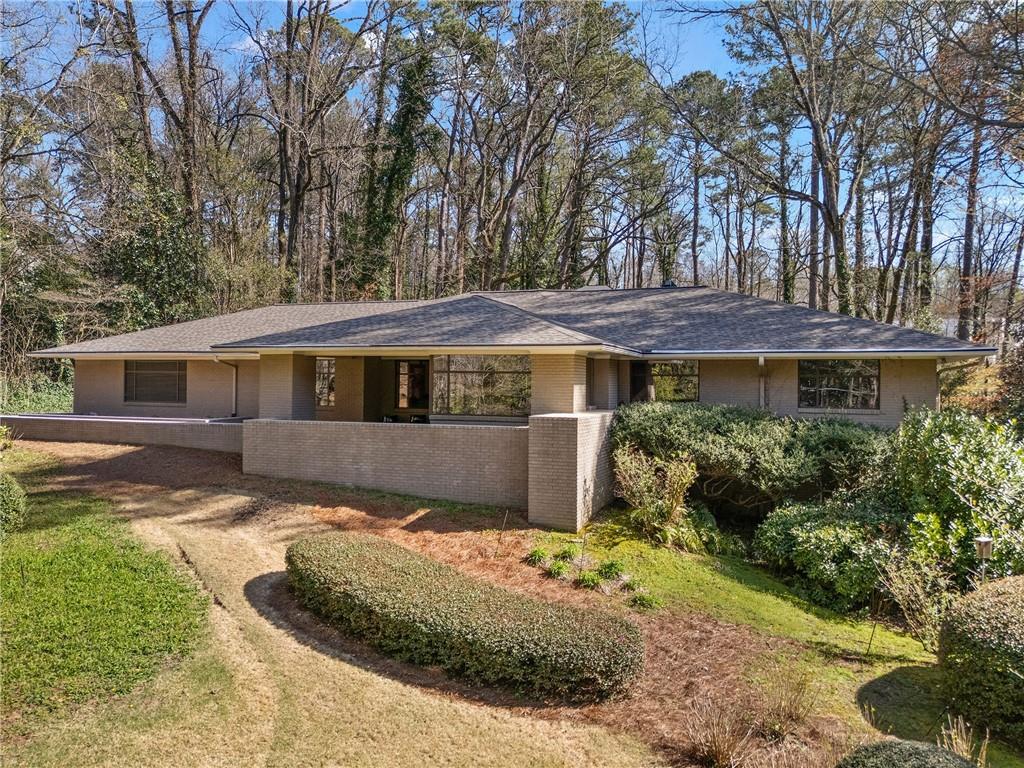 374 Londonberry Rd., Atlanta, GA 30327