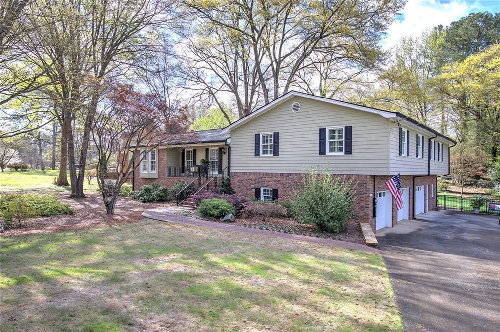 27 Walnut Dr., Cartersville, GA 30120