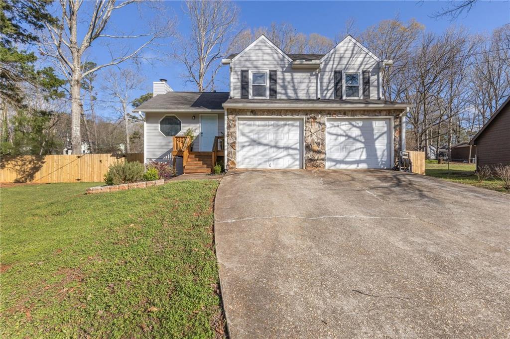 1389 Ashbrook Dr., Lawrenceville, GA 30043