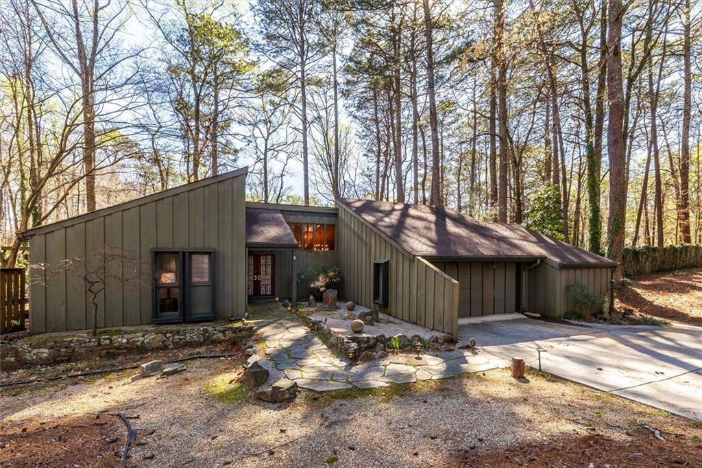 4917 Mountclaire Rd., Smoke Rise, GA 30087