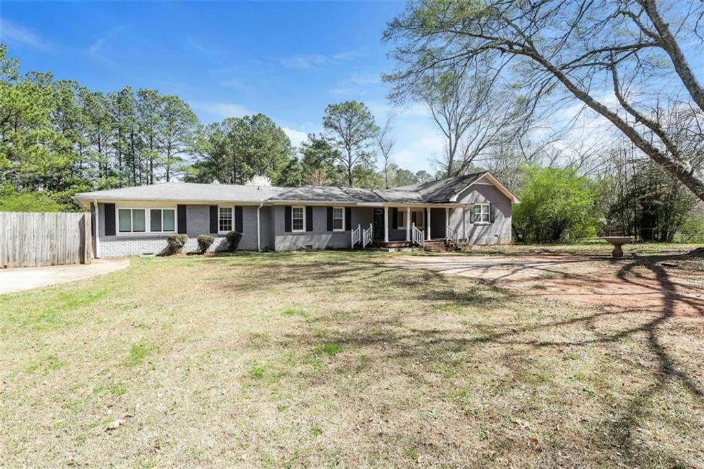 325 Longview Rd., Fayetteville, GA 30214