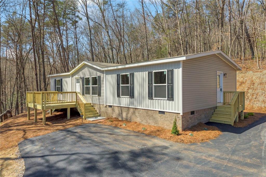 136 Poplar Dr., Dawsonville, GA 30534