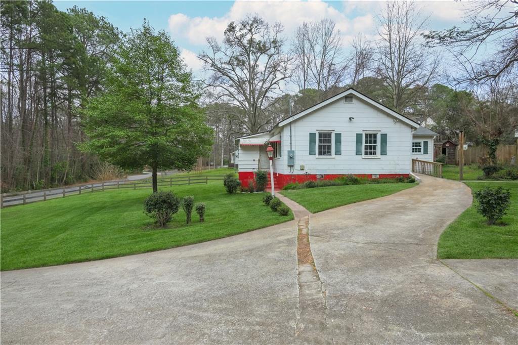 1105 Lakeshore Dr., Jonesboro, GA 30236