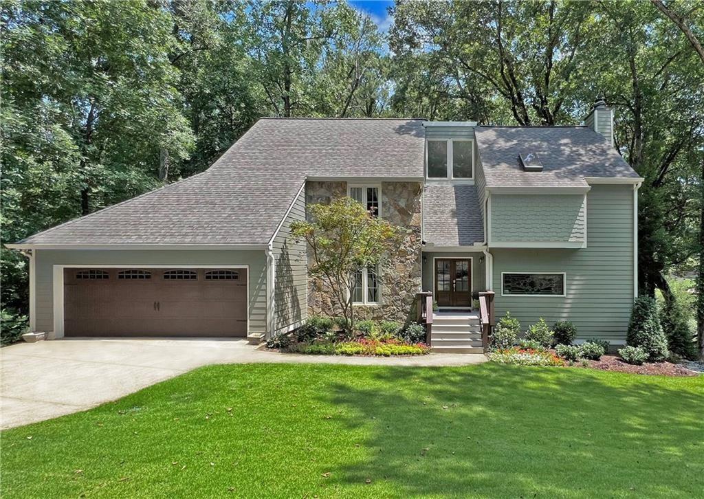 2810 Windrush Ln., Roswell, GA 30076