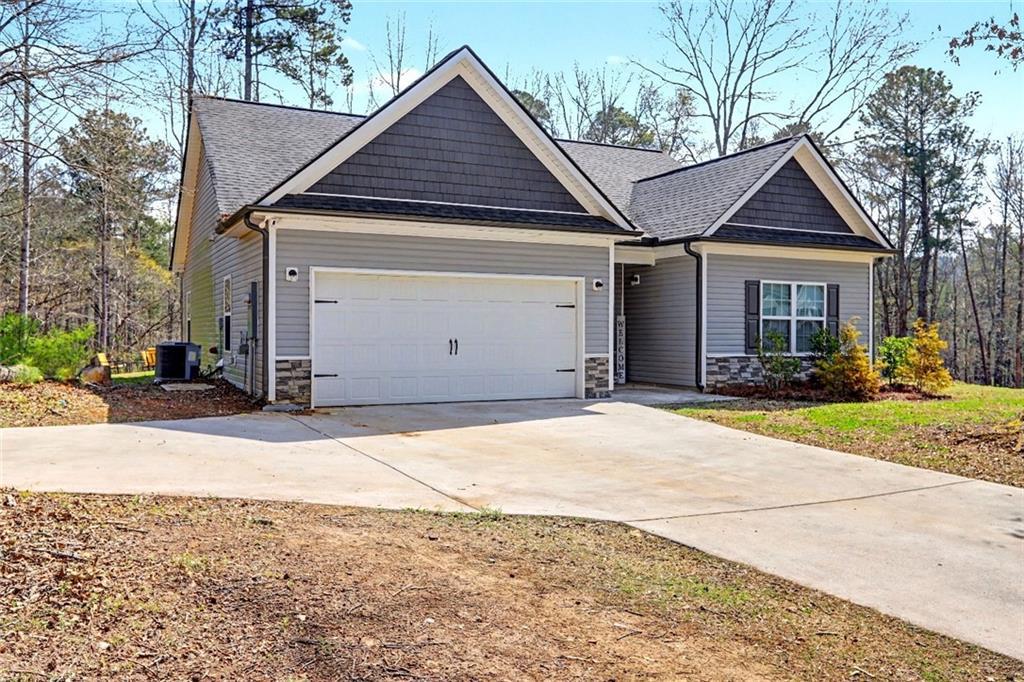 207 Snooky Dr., Dallas, GA 30157