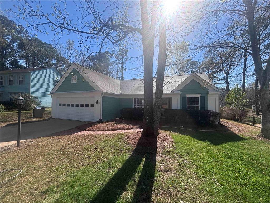 1329 Birdsong Ln., Hampton, GA 30228