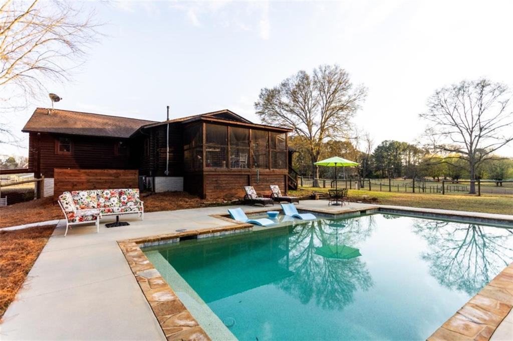 2289 Camp Ln., Loganville, GA 30052