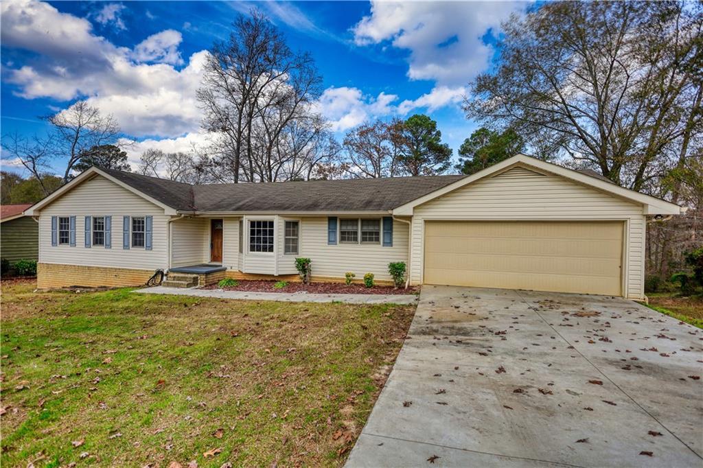 2289 Amberbrook Dr., Conyers, GA 30094