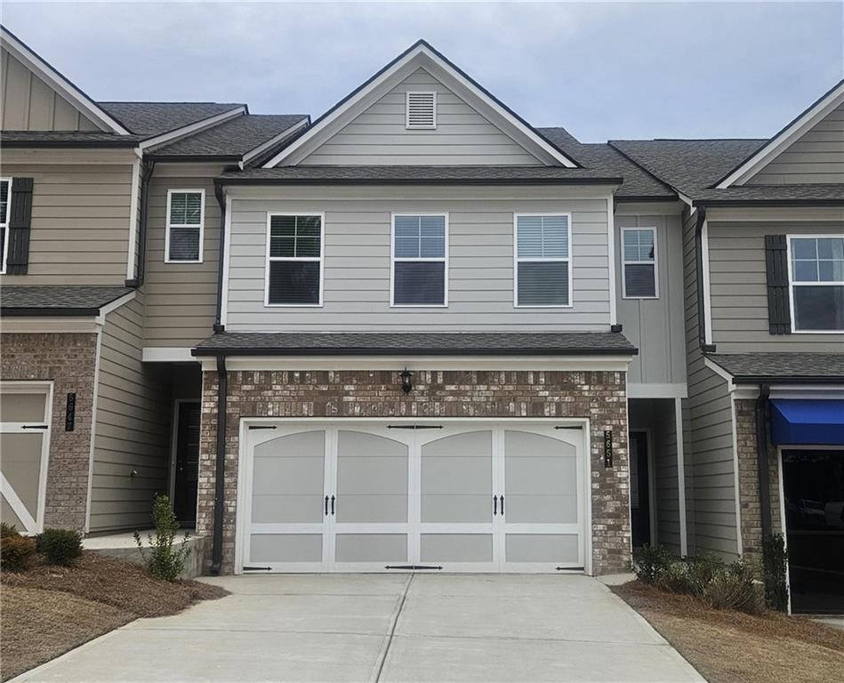 5651 Chickory Dr., Flowery Branch, GA 30542