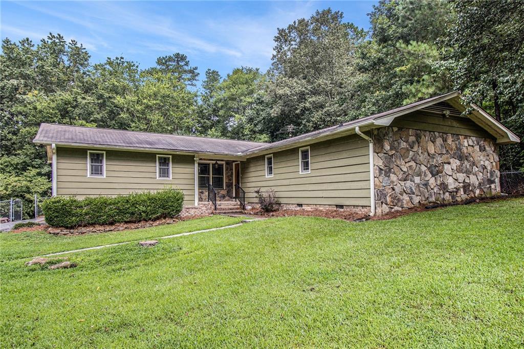 371 Lake Dr., Calhoun, GA 30701