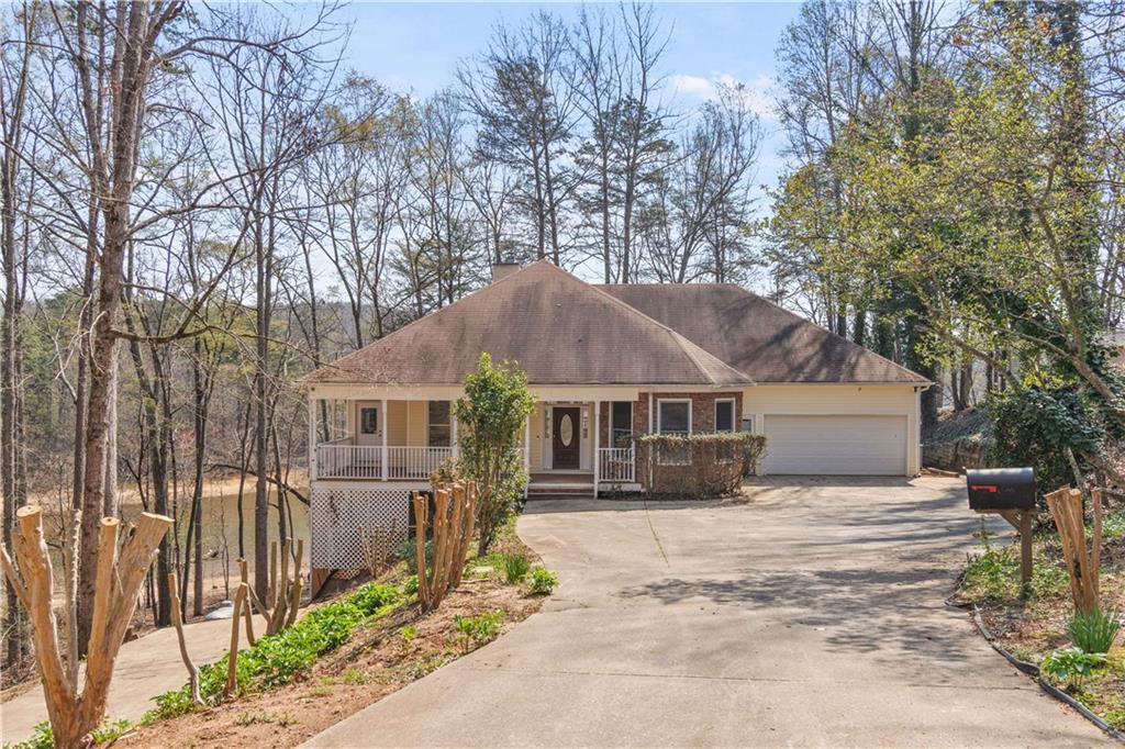 6982 Dee Ln., Murrayville, GA 30564