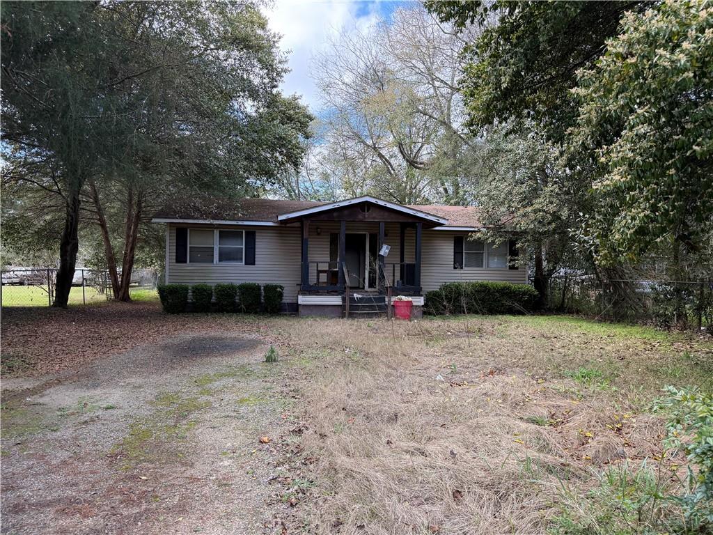 709 Plant St., Montezuma, GA 31063