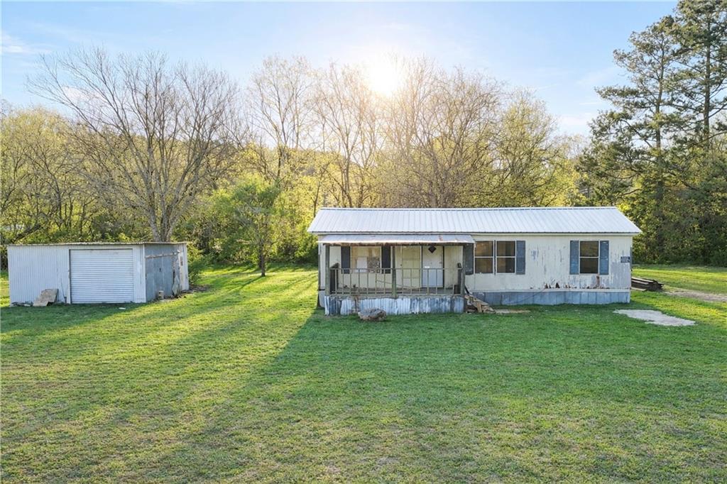 10 Farm Rd., Taylorsville, GA 30178