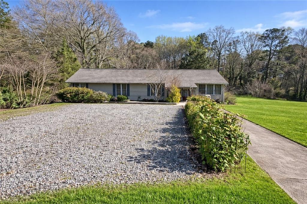 3285 Howell Cir., Duluth, GA 30096