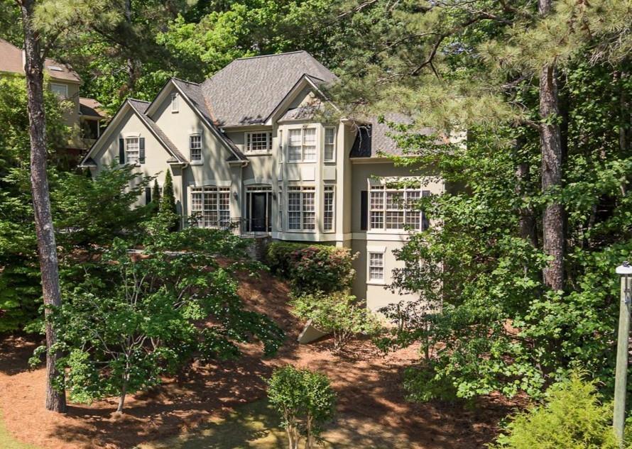 1308 Amberwood Dr., Woodstock, GA 30189