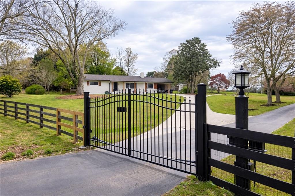 5605 Burke Ln., Gainesville, GA 30506