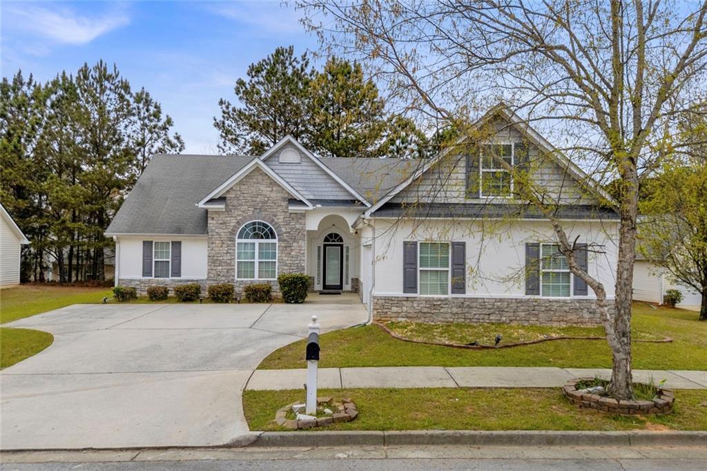 1291 Tumblerock Ct., Loganville, GA 30052