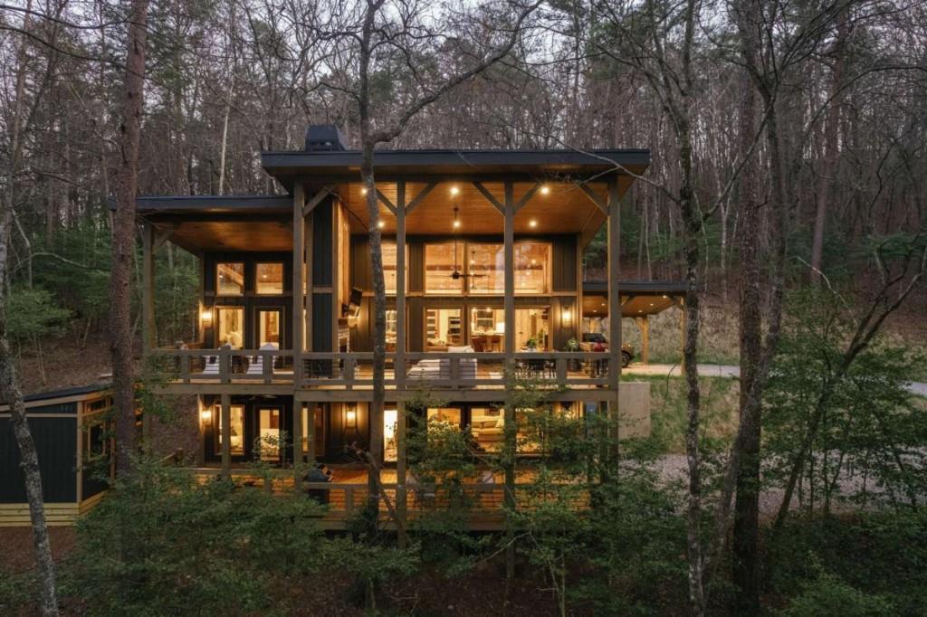 171 Huckleberry Ln., Mineral Bluff, GA 30559