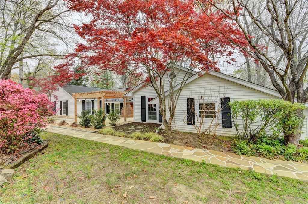 5000 Redcliff Ct., Dunwoody, GA 30338